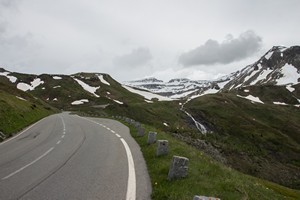 14-06-2024, Er ligt steeds meer sneeuw langs de Hochalpenstraße.