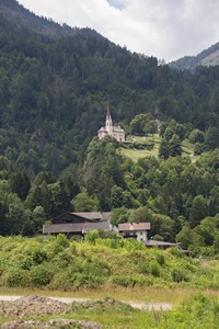 16-06-2024, Pharrkirche St.Ulrich en daar achter de Filialkirche St. Peter und Paul.