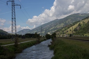 17-06-2024, De Drau is hier niet veel meer dan een brede sloot.