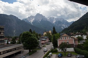17-06-2024, Uitzicht vanaf het balkon van de hotelkamer; Drautal omhoog.
