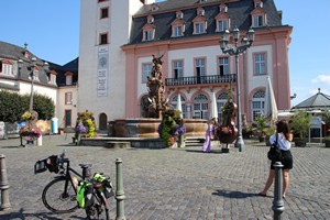 29-08-2024, Schloßkirche met daar voor de Neptunbrunnen.