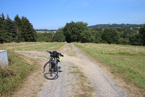 01-09-2024, Weer blijkt de fietsroute een gravelweg te zijn.